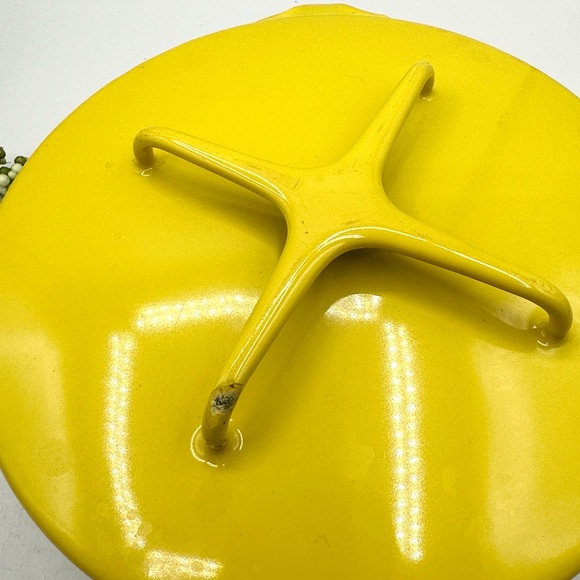 Dansk Designs Kobenstyle Yellow Enameled Dutch Oven & Lid. 2 Quart - Picture 12 of 17